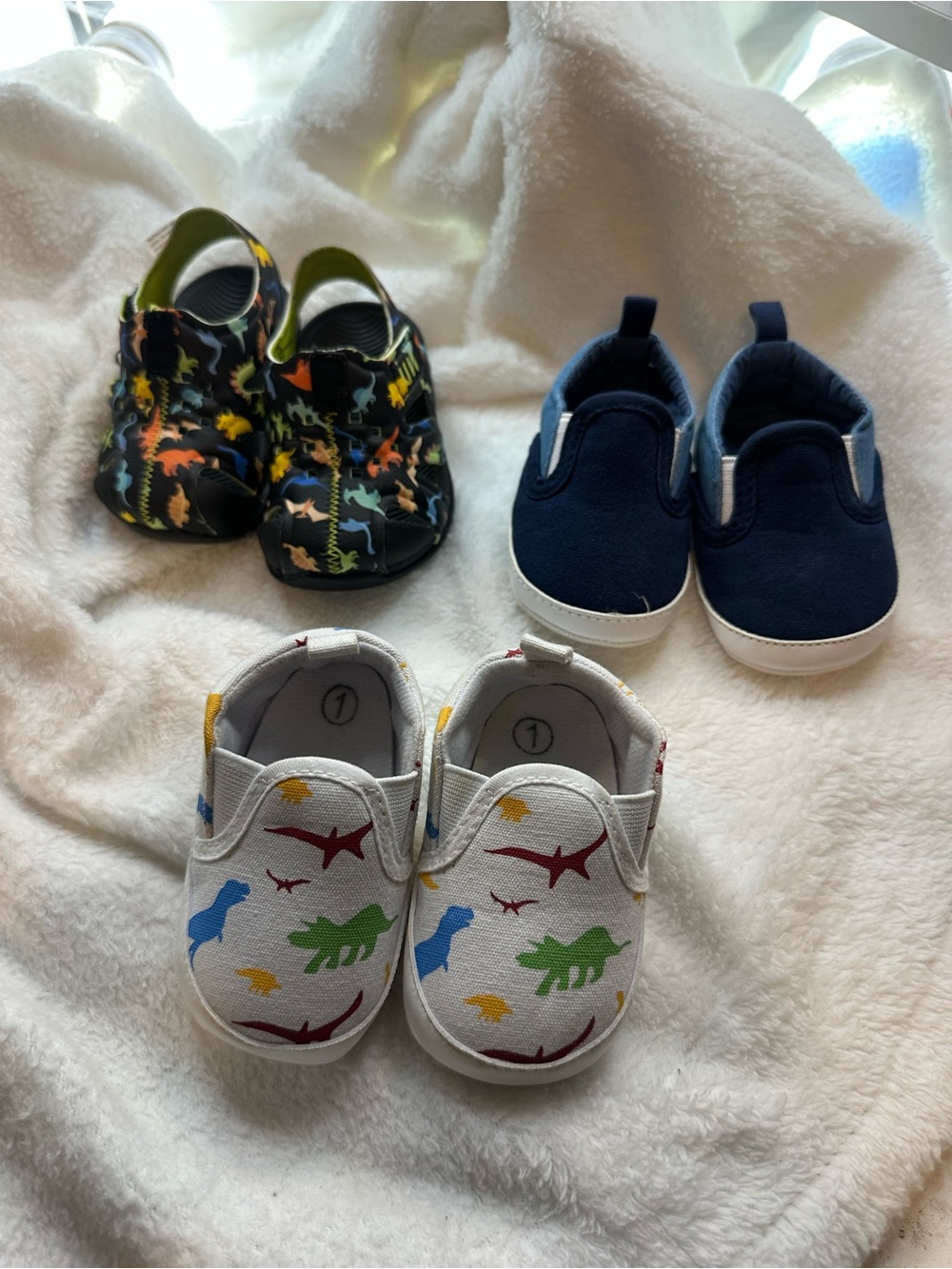 Three pair of infant shoes - Picture 1 of 1